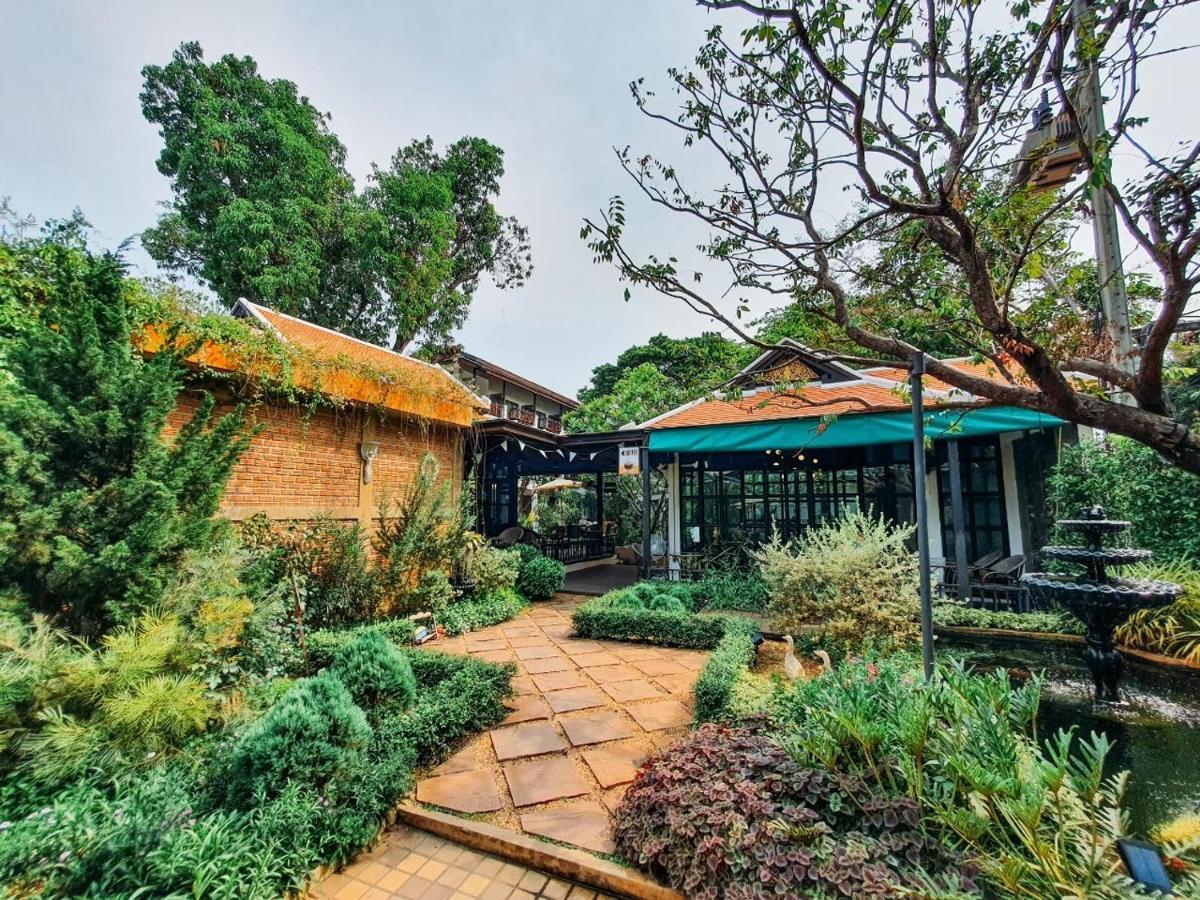 Vijit Nakorn Hotel Sisaket Exterior photo
