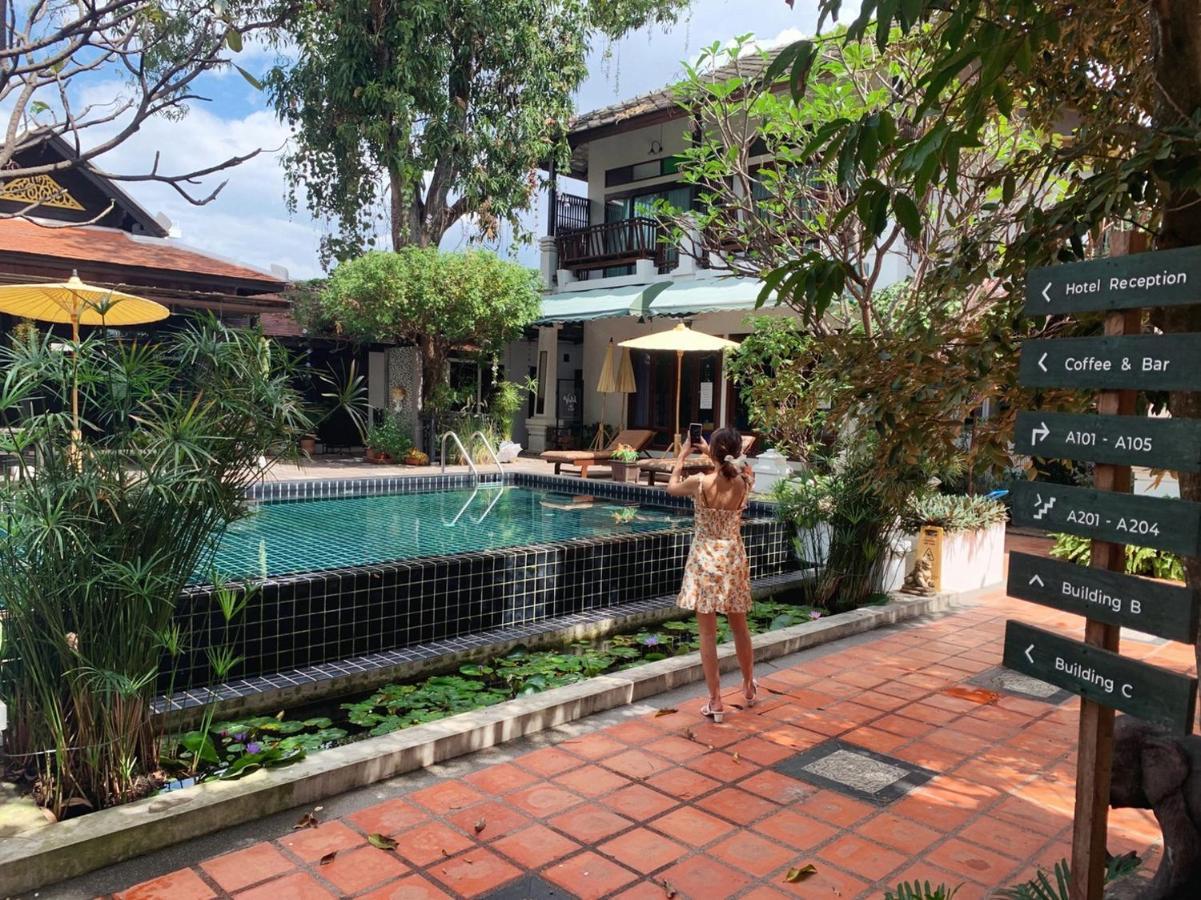 Vijit Nakorn Hotel Sisaket Exterior photo